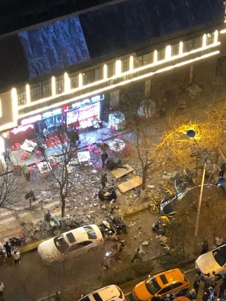  陕西一餐饮店建筑发生垮塌事故 砸伤楼下火锅店4名顾客